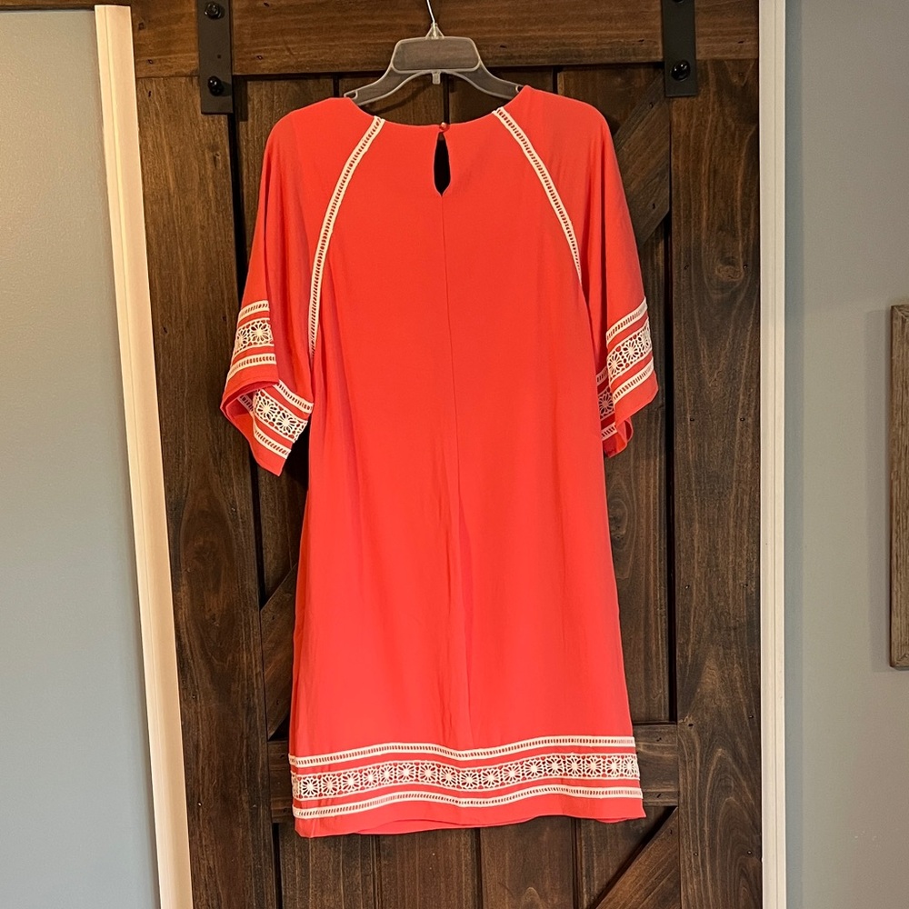 Luxology Coral‎ Dress with White Accents - Picture 6 of 7